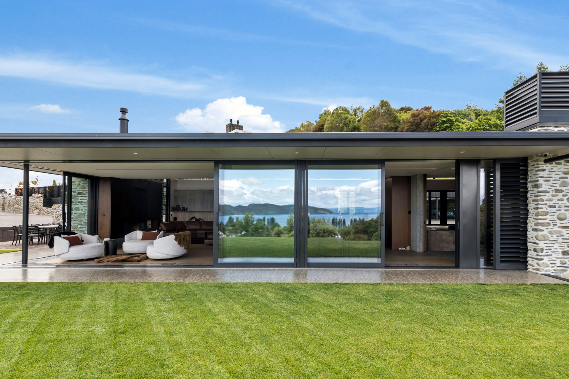 092_Open2view_ID601912-4_Kittyhawk